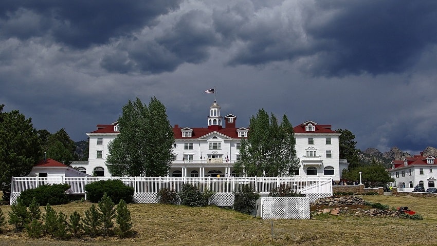 filmes terror visitar hotel iluminado