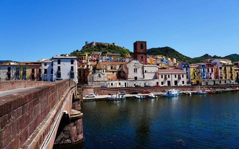 Bosa, Sardenha, Itália lugares bonitos Europa